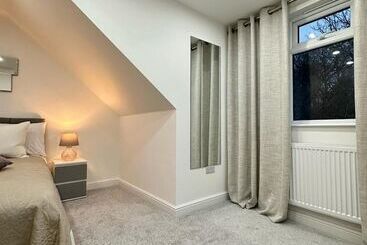 Rezidans House In Croydon Welcomes You To Comfort And Style