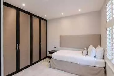 Residenssi Stunning 5 Bed House In London