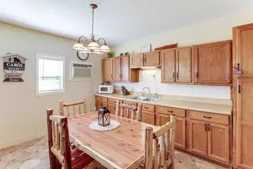 Mökkimajoitus Serene Guion Cabin < 1 Mi To The White River!