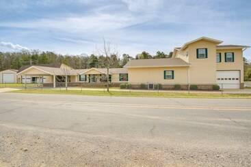 Gîte Rural Waterfront Hot Springs Home W/ Boat Slip!