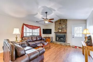 Mökkimajoitus Idyllic Creekside Hayesville Home W/ Fire Pit
