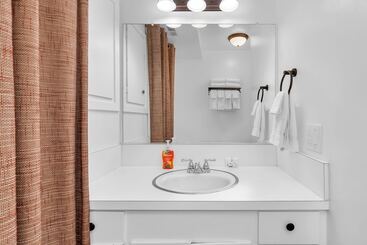 茅舍 Timber Lodge Yosemite Enveloped In Nature!