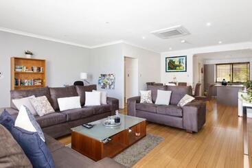 Baudins Of Busselton Bed And Breakfast   Adults Only