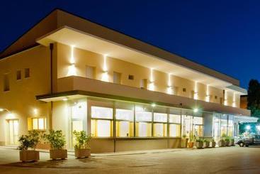 ホテル Ristorante Cesare