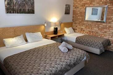 Edge Of The Forest Motel