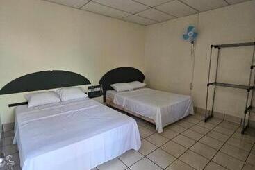 پانسیون Hostal Casa 25