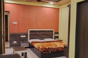 Bed and Breakfast Dhan Homestay