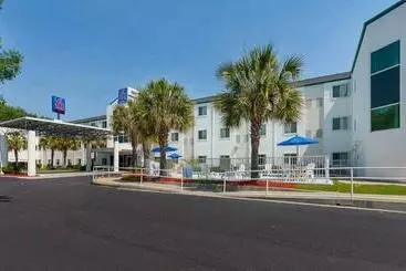 Motel 6