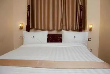 Ubuntu Palace Hotel   Runati