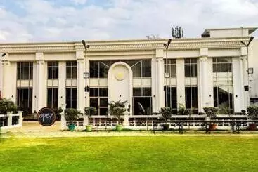 Hotelli Milan Palace