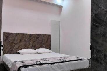 هتل The Regal Inn