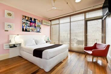 Tolarno Hotel   The Philippe   Australia