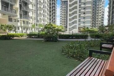 Aparthotel 2br Cozy Condo Staycation Near Sm Novaliches, Quezon City