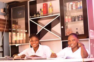 Отель Royal Suites And Apartments