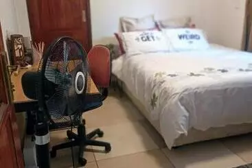 ベッドアンドブレックファースト 7 On School   Cozy Guesthouse 15 Min Drive From Airport And Close To Major Highways