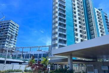 Aparthotel Comfy Unit With Fast Wifi Along Lacson St