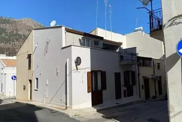 ペンション Allumaro House