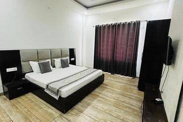 فندق Collection O The God S Palace Resort