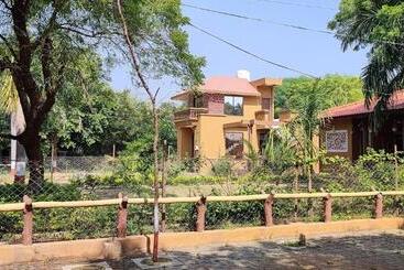 Hotel Swarg Maru Gam Health Resort