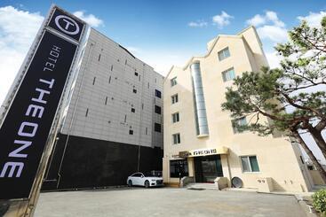 Hotel The One