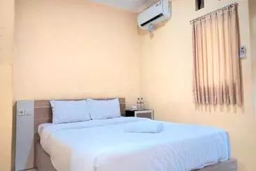 Hotelli Wisma Mutiara Near Alun Alun Demak Mitra Reddoorz