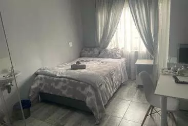 Pension  Olimg Stays Budget Room1