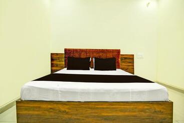 Hotel Oyo Diamond Inn