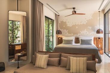 호텔 Yazz Collective