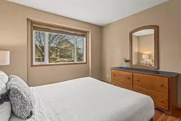 هتل آپارتمان Bow Valley Chalets Entire 2 Bedrooms Townhouse