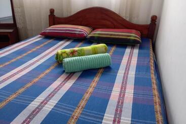 Pensió Sanity Door Rooms And Hostel