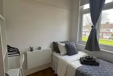 Majatalo Downhills Way   North London   Rooms