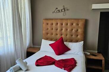 Пансион John Bailie Guest Lodge