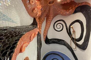 پانسیون The Sin Suite