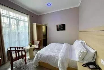 Rosa Hotel And Apartment Ilazo