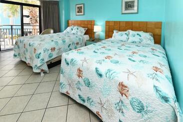 هتل آپارتمان 441 Landmark Resort