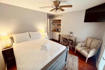 پانسیون Narrow Path Hideaway