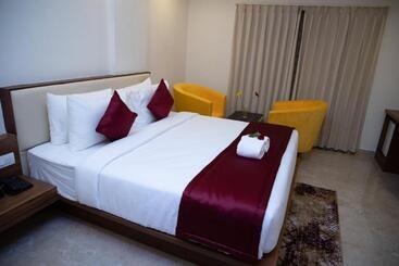 Zions Airport Hotel And Apertment! Near Kempegowda International Airport