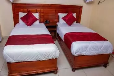 Trotters Hotel   Kenol