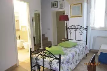 تختخواب و صبحانه Sax Barisano