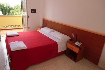 אתר נופש Villaggio Hotel Club Calanovellamare