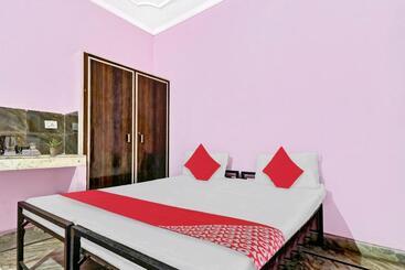 호텔 Oyo Ratna Mahal Guest House & Pg Near Inox Gurgaon Dreamz