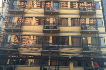 Stone House Hotel Manila