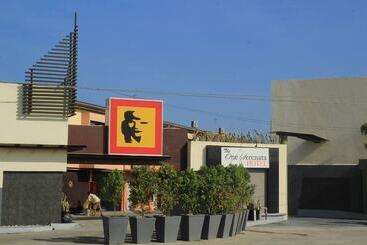 모텔 One Serenata Hotel Bacao