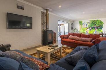 هاستل Afrovibe Beach Villa