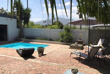 B&b Sauvignon Country Lodge