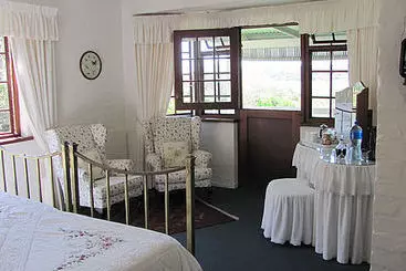 تختخواب و صبحانه Kingfisher Country House