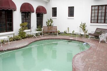 مبيت وإفطار Laings Lodge