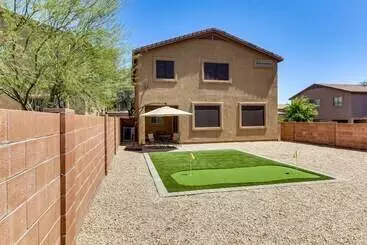 コテージ Charming Tucson House: Patio, Yard & Putting Green