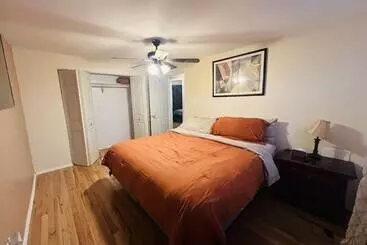 Hotelli Cozy Downriver Home