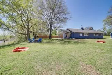 Mökkimajoitus Lakefront Eufaula Cabin W/ Fire Pit & Private Dock